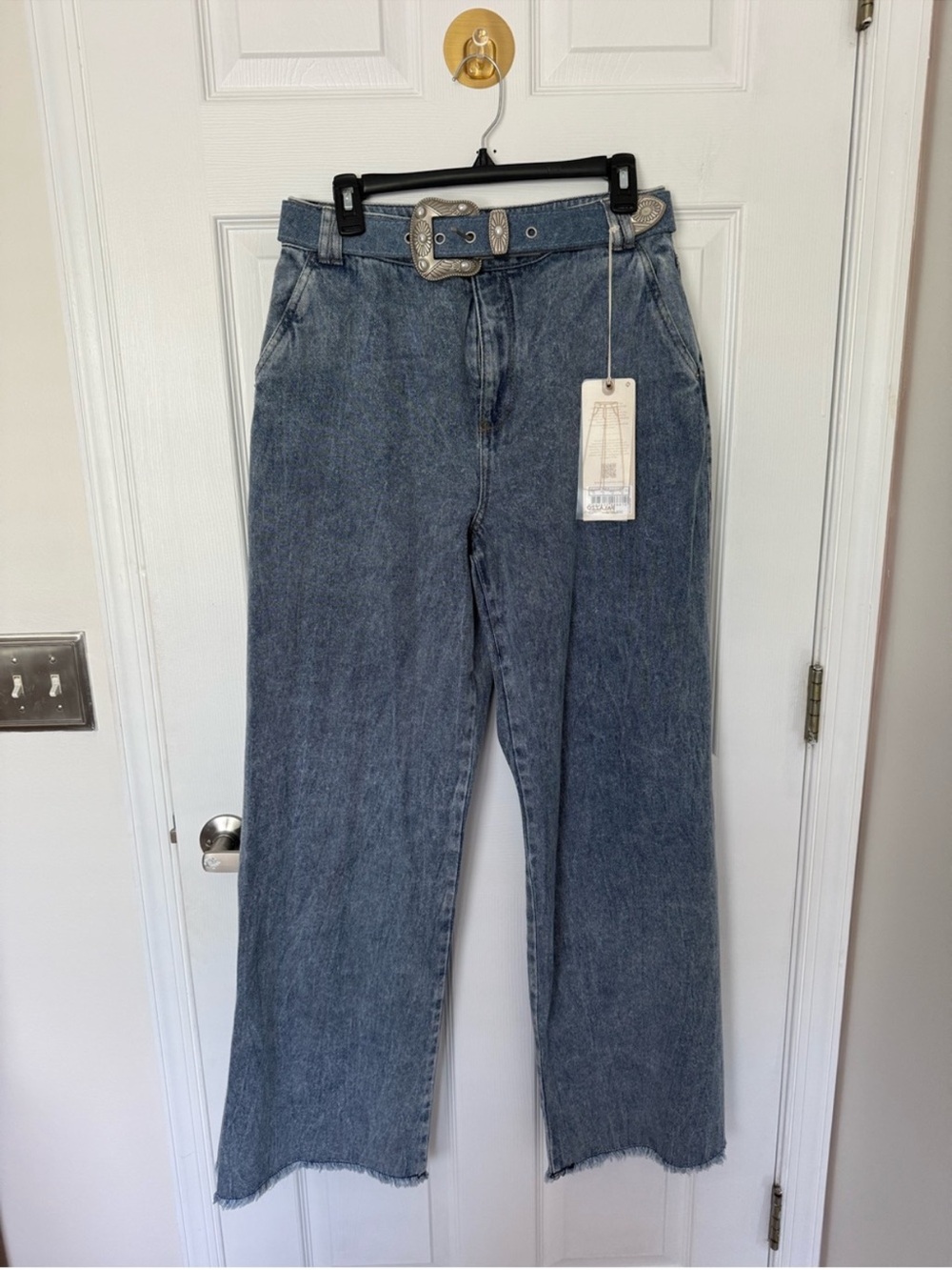 High-Rise Wide Leg Jeans in Washed Blue with Silver Buckle Belt NWT